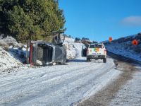 El hielo y la nieve provocaron un vuelco en las afueras de Bariloche
