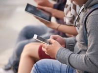Río Negro no prohíbe el celular en las escuelas: lanza Pausa Digital para enseñar a usarlo bien