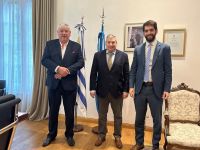 Cortés mantuvo una reunión con el embajador de Uruguay