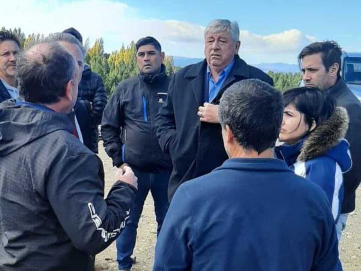 Cortés visitó los avances de la apertura de Prayel junto al Ministro Lutz
