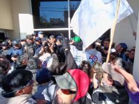 Incidentes en la Legislatura: dez efectivos policiales resultaron heridos