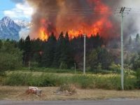Incendio en Epuyén: viviendas destruidas y evacuaciones obligatorias en La Rinconada