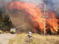 Incendio en El Bolsón: confirman una víctima fatal y peritan una botella hallada en la zona