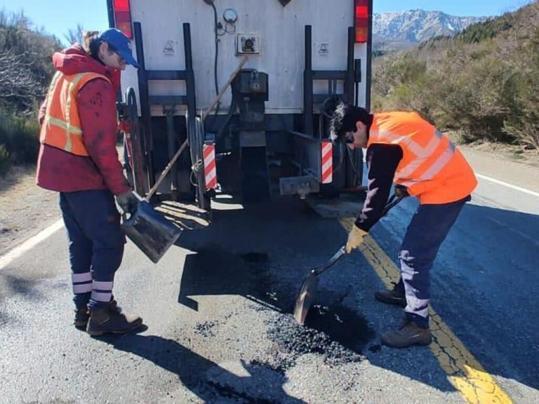 Vialidad Nacional avanza con el bacheo entre Bariloche y El Bolsón ...