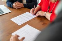 Diez años sin contacto y con bienes en alquiler: la Justicia obliga a la madre a pagar alimentos a su hijo con discapacidad