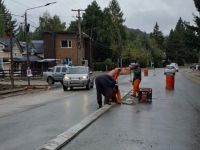 Instalan derivadores viales en Bustillo y Río Mineros para ordenar el tránsito en el km 13
