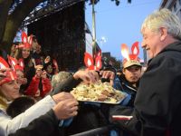 Récord en la Fiesta del Chocolate: elaboraron una barra de 222 metros en calle Mitre