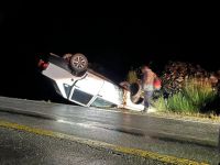 Una piedra cayó en la Ruta 40 cerca de Río Villegas y provocó el vuelco de un auto: el conductor está bien
