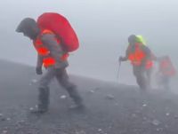 Buscan a un argentino desaparecido en el volcán Llaima: salió a ascender el miércoles y no volvió al refugio