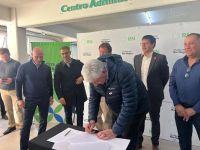 Weretilneck y Cortés firmaron el contrato de obra para la provisión de agua desde el Lago Gutiérrez