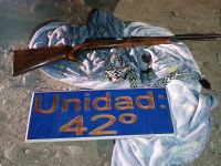 Vieron el control en Cacique Chocorí, escaparon y los atraparon con un arma larga en el asiento