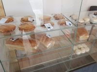 La Panadería Social del Municipio abrió su propio local en Ruta 40 y Hermite: pan, prepizzas y alfajores