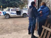 Se puso una capucha y escapó corriendo, pero lo atraparon: tenía dos pedidos de captura y se había sacado la tobillera