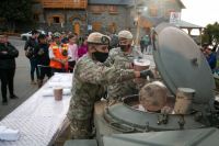 El Ejército reparte chocolate caliente en el aniversario: llevá tu taza y evitá el descartable