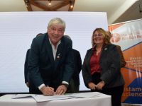 Provincia y Municipio firman acuerdo para capacitar empleados municipales con el IPAP