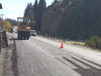 Antes de que llegue el frío: Vialidad repara sectores deteriorados de la Ruta 82 en Bariloche