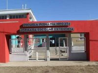 Detienen a una madre que golpeó a la portera de la escuela 374 y resistió a la Policía