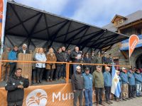Plaza colmada, desfile y Cortés anuncia obras en el 25 de mayo: la Isla Huemul vuelve a ser excursión