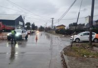 Operativo en diez barrios de Bariloche: 16 actas, 13 vehículos retenidos y motos que intentaron fugarse