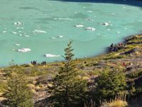 Cruzaron la baranda y bajaron a la laguna del Ventisquero Negro: el Parque labró infracciones a turistas brasileños