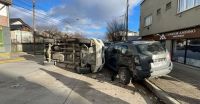 Choque en cadena en Elflein y Ruiz Moreno: una Hilux volcó e impactó contra otra camioneta estacionada