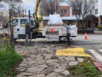 Bariloche distribuyó bolsones de arena y sal en seis puntos clave antes de las primeras heladas