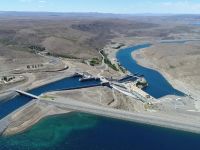 Weretilneck promulgó la ley que fija el canon por el uso del agua rionegrina en las hidroeléctricas del Comahue