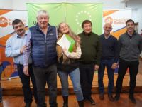 Cortés y Weretilneck entregaron escrituras en Bariloche y firmaron el convenio para las elecciones de noviembre