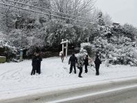 Suspenden las clases en Bariloche y la región por el temporal de nieve: el lunes sin actividad escolar