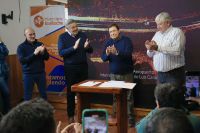 Weretilneck y Cortés firmaron con Camuzzi la ampliación de la red de gas para 1.600 vecinos de Bariloche
