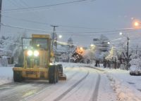 Bariloche: volvió la nieve, hay complicaciones para circular y siguen las alertas