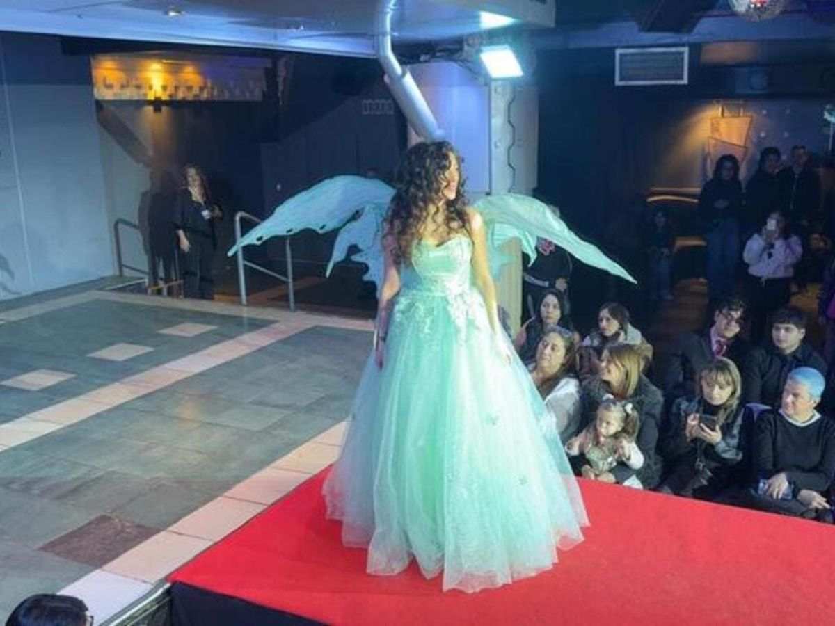 Las candidatas a Reina de la Nieve desfilaron a beneficio del Hospital Zonal