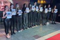 Las candidatas a Reina de la Nieve desfilaron a beneficio del Hospital Zonal