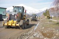 Las seis delegaciones unieron sus máquinas para reparar las calles del sur