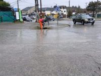 Anegamientos, deslizamientos y cuadrillas: la noche del temporal en Bariloche