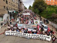 Marcha en Bariloche: universidades y Ley de Tierras unieron reclamos